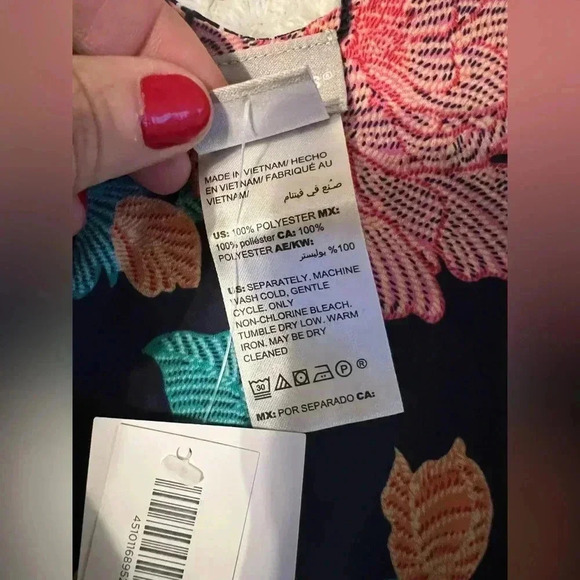 NWT Reversible convertible tank from Chico’s size 2 (M) (J138) - Picture 14 of 14